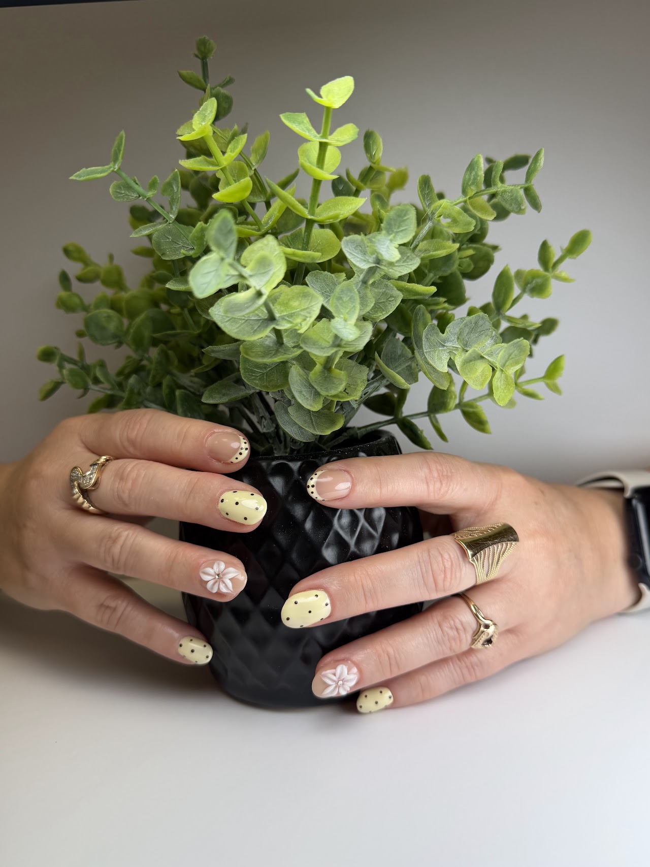 Close-up of minimalist French manicure with fine warm champagne gold border arcs on short elegant square nails